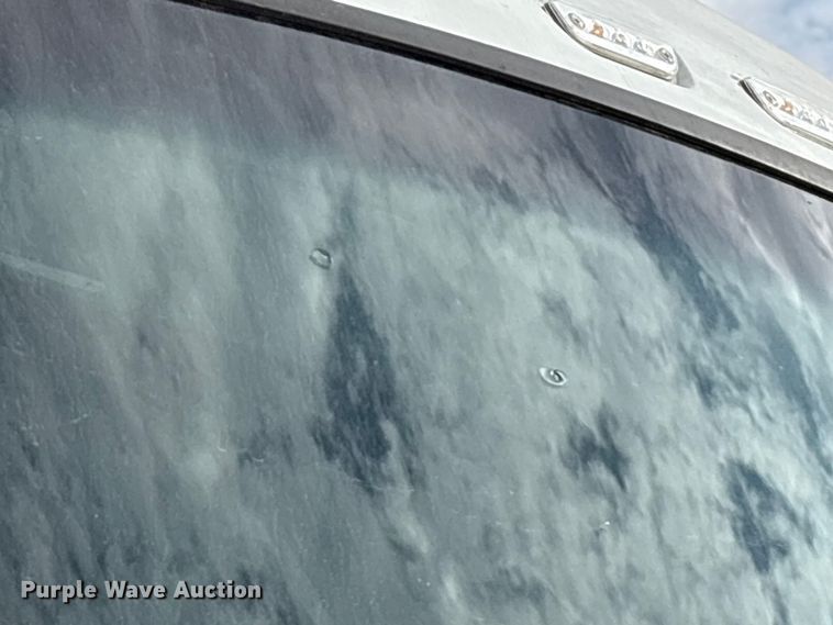 image for item EU7066 2022 Kenworth T680 semi truck