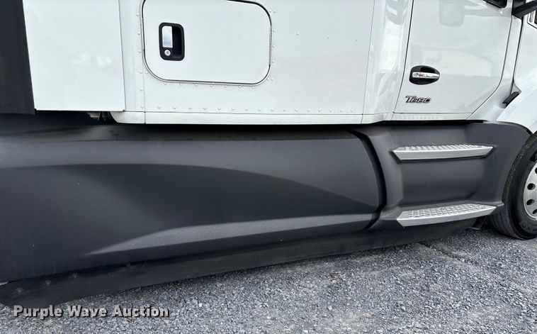 image for item EU7066 2022 Kenworth T680 semi truck