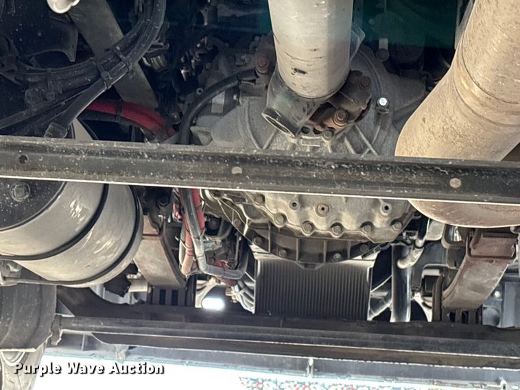 image for item EU7066 2022 Kenworth T680 semi truck