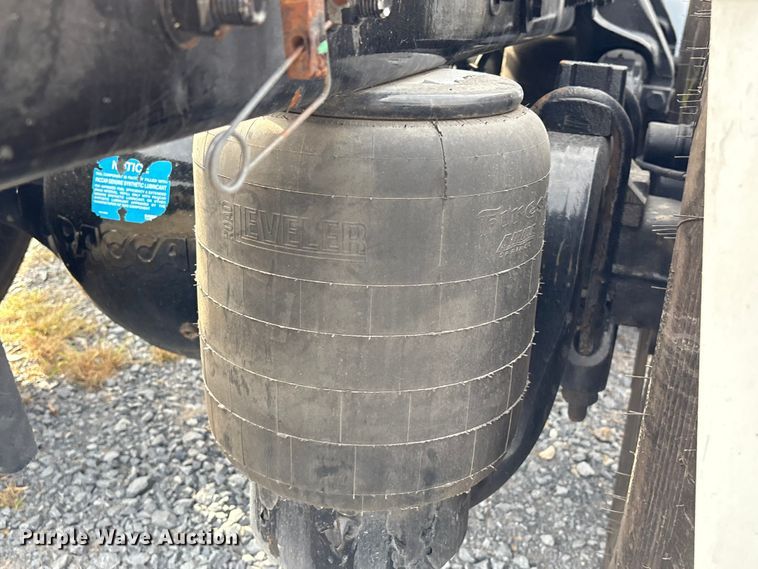 image for item EU7066 2022 Kenworth T680 semi truck