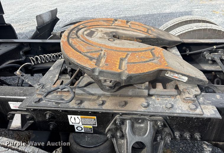 image for item EU7066 2022 Kenworth T680 semi truck