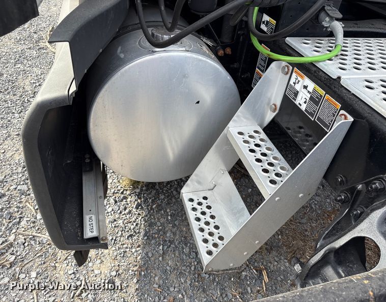 image for item EU7066 2022 Kenworth T680 semi truck