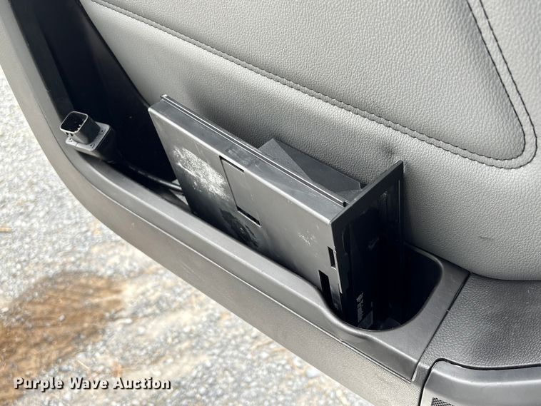 image for item EU7066 2022 Kenworth T680 semi truck