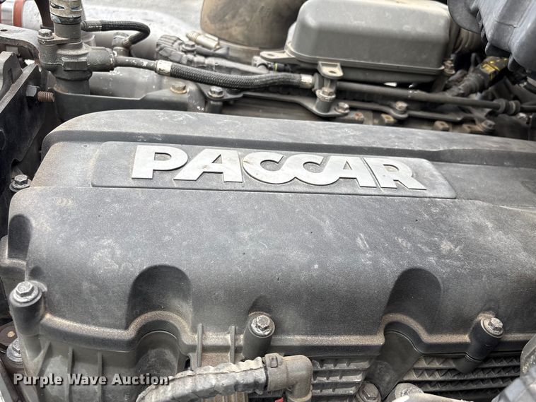 image for item EU7066 2022 Kenworth T680 semi truck