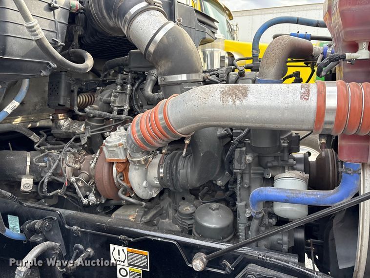 image for item EU7066 2022 Kenworth T680 semi truck