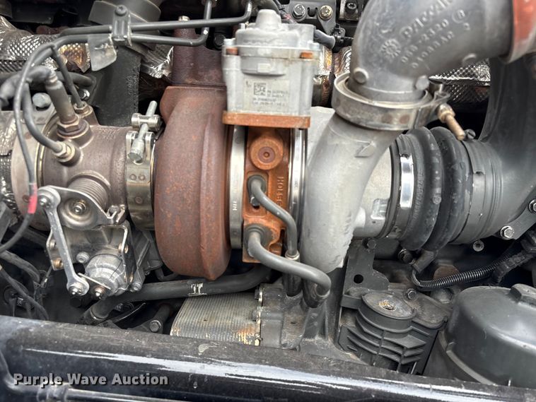 image for item EU7066 2022 Kenworth T680 semi truck