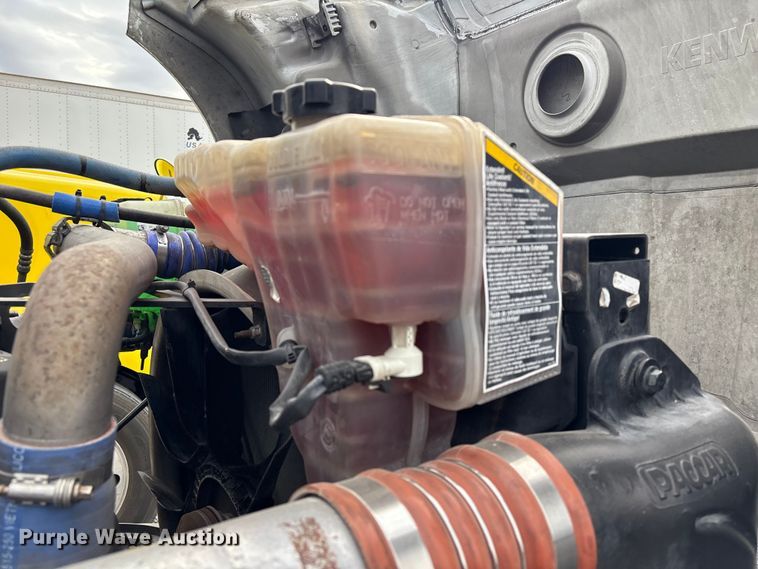 image for item EU7066 2022 Kenworth T680 semi truck