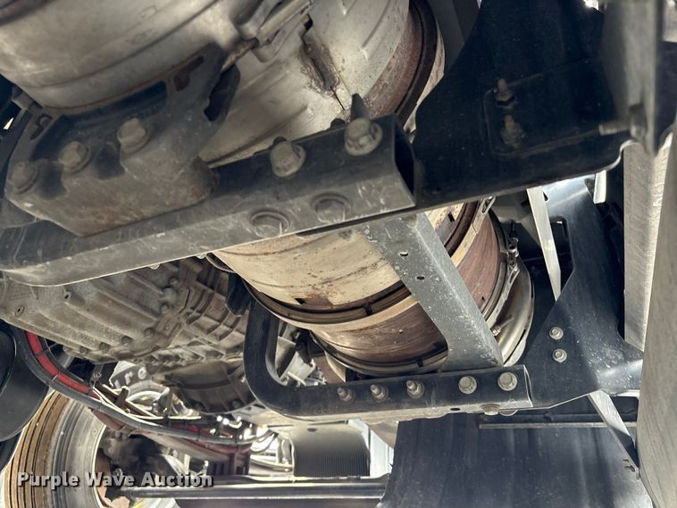 image for item EU7066 2022 Kenworth T680 semi truck