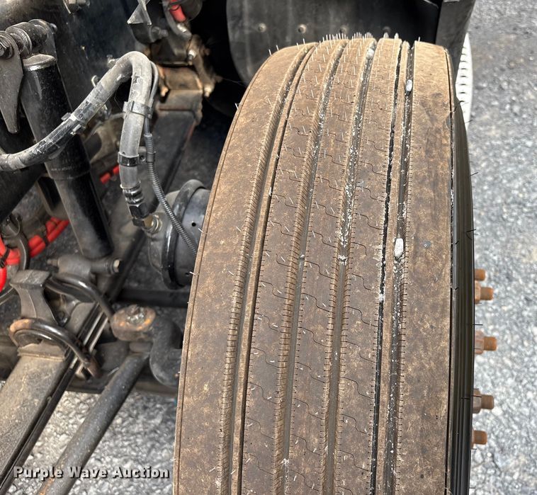 image for item EU7066 2022 Kenworth T680 semi truck