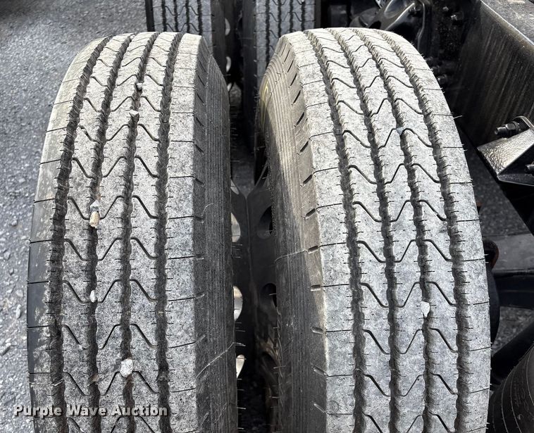 image for item EU7066 2022 Kenworth T680 semi truck