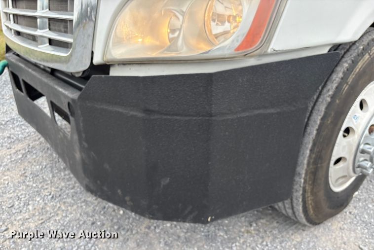 image for item EU7090 2010 Freightliner Cascadia semi truck