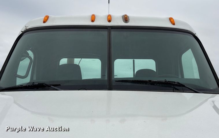 image for item EU7090 2010 Freightliner Cascadia semi truck