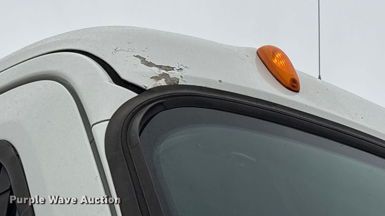 image for item EU7090 2010 Freightliner Cascadia semi truck