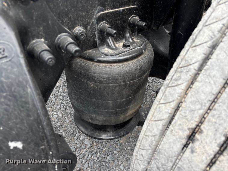 image for item EU7090 2010 Freightliner Cascadia semi truck