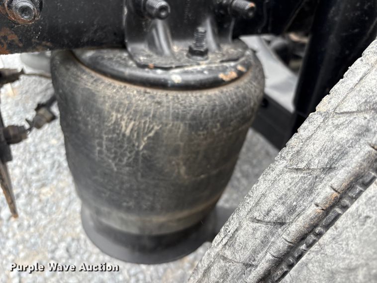 image for item EU7090 2010 Freightliner Cascadia semi truck