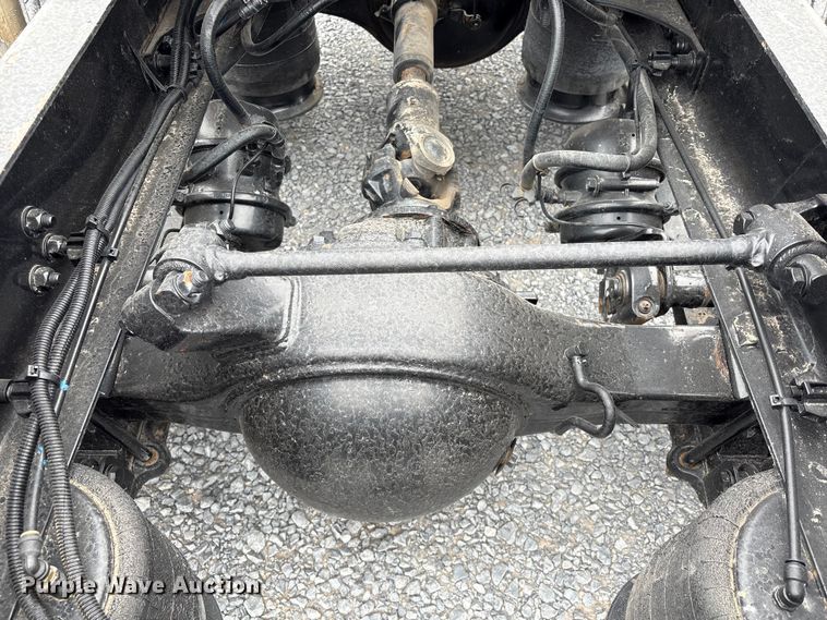 image for item EU7090 2010 Freightliner Cascadia semi truck