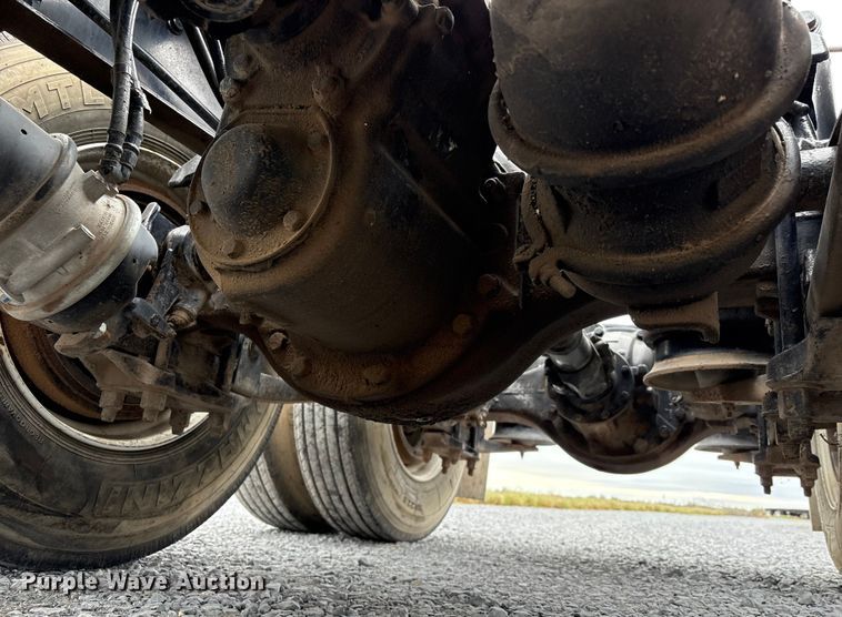 image for item EU7090 2010 Freightliner Cascadia semi truck