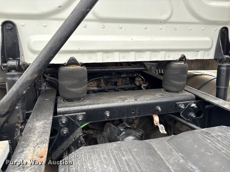 image for item EU7090 2010 Freightliner Cascadia semi truck