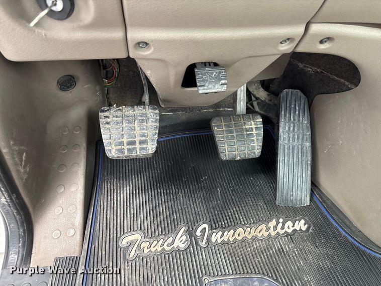 image for item EU7090 2010 Freightliner Cascadia semi truck