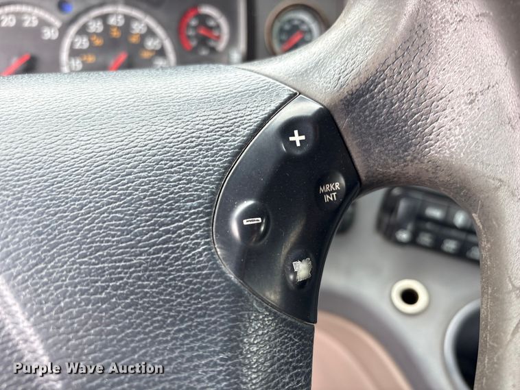 image for item EU7090 2010 Freightliner Cascadia semi truck