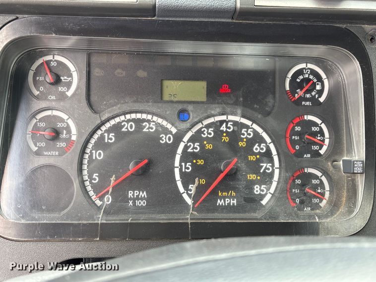 image for item EU7090 2010 Freightliner Cascadia semi truck