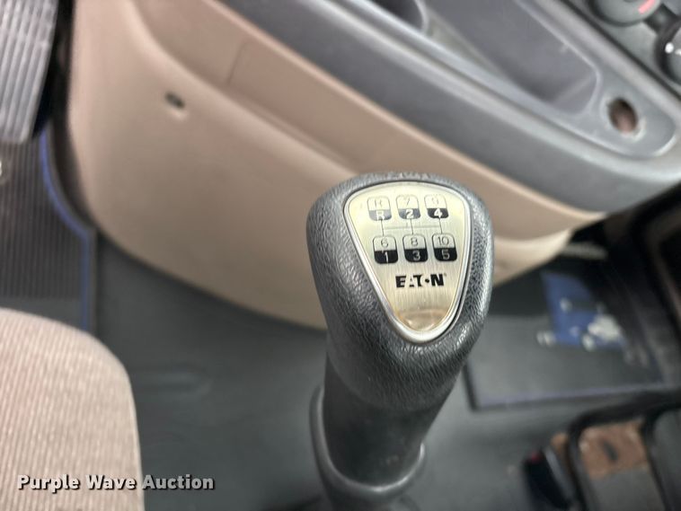 image for item EU7090 2010 Freightliner Cascadia semi truck