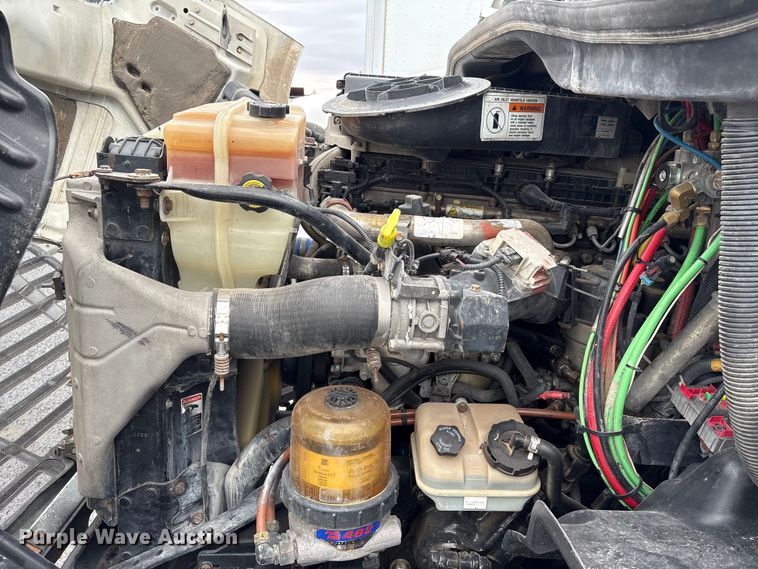 image for item EU7090 2010 Freightliner Cascadia semi truck