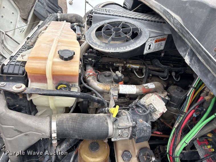 image for item EU7090 2010 Freightliner Cascadia semi truck