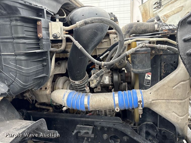 image for item EU7090 2010 Freightliner Cascadia semi truck