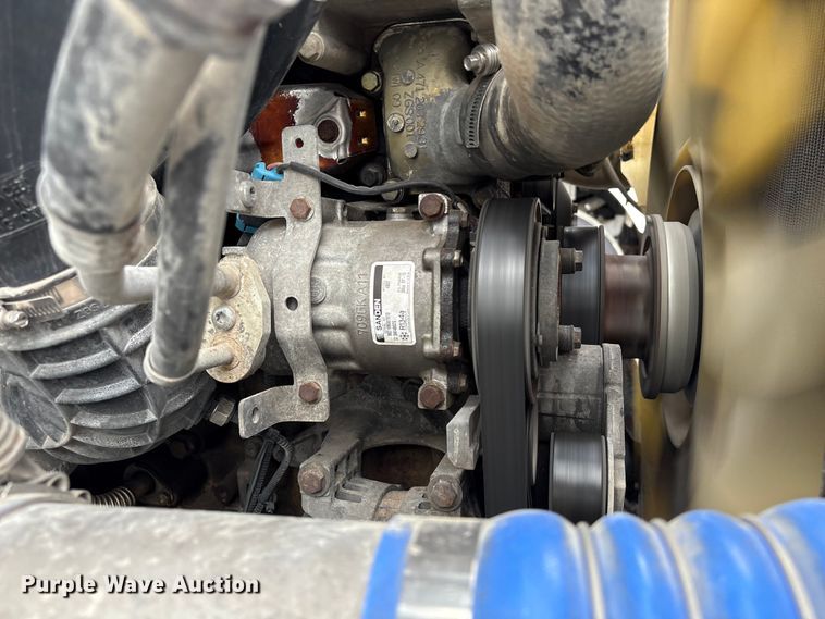 image for item EU7090 2010 Freightliner Cascadia semi truck