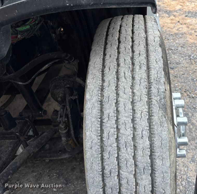 image for item EU7090 2010 Freightliner Cascadia semi truck