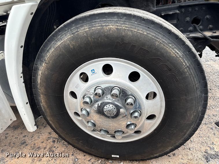 image for item EU7090 2010 Freightliner Cascadia semi truck