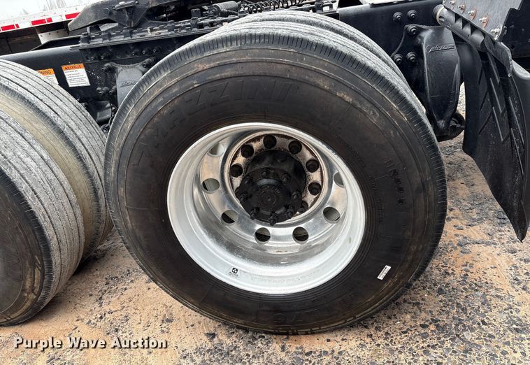 image for item EU7090 2010 Freightliner Cascadia semi truck