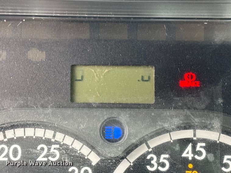 image for item EU7090 2010 Freightliner Cascadia semi truck