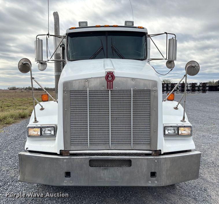 image for item EU7091 2012 Kenworth T800 semi truck