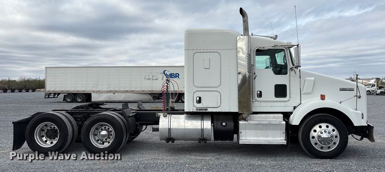 image for item EU7091 2012 Kenworth T800 semi truck
