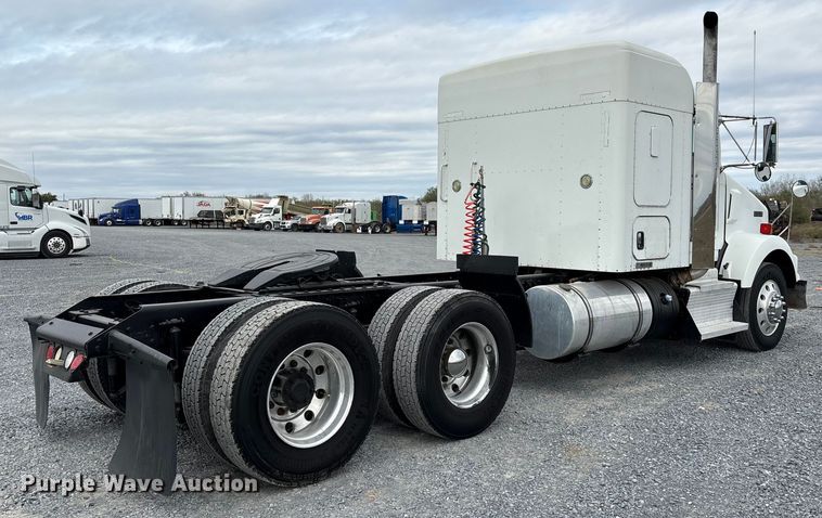 image for item EU7091 2012 Kenworth T800 semi truck