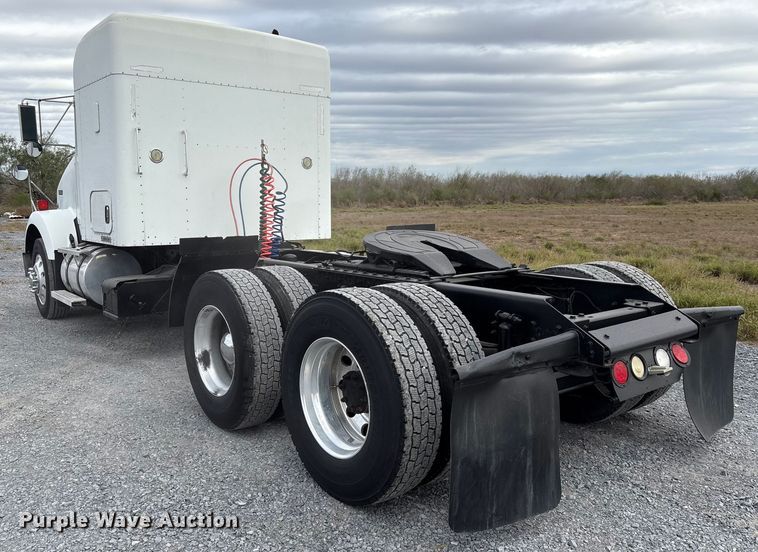 image for item EU7091 2012 Kenworth T800 semi truck