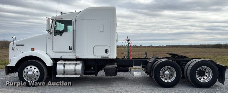 image for item EU7091 2012 Kenworth T800 semi truck
