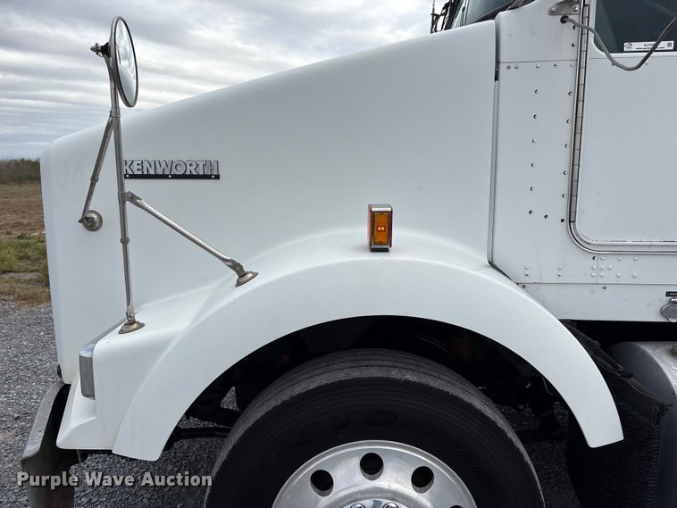 image for item EU7091 2012 Kenworth T800 semi truck