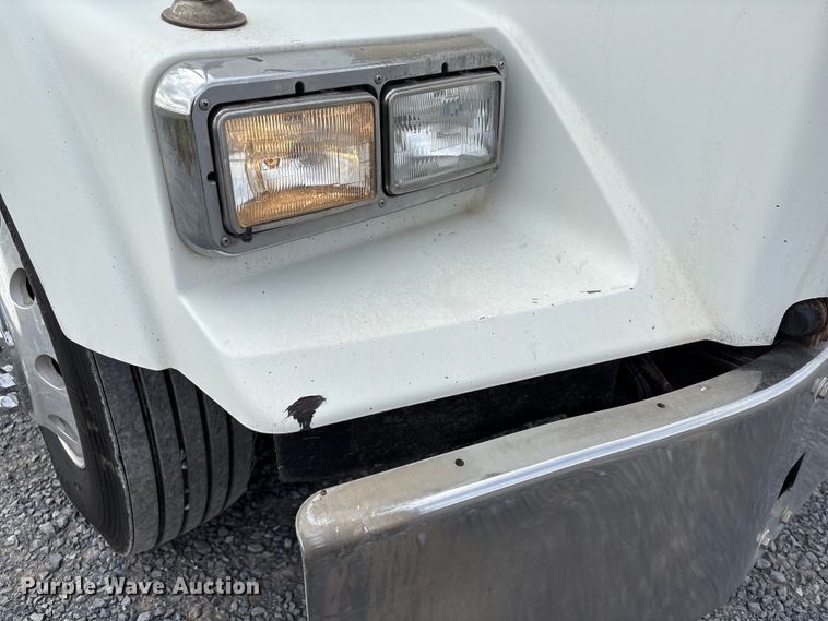 image for item EU7091 2012 Kenworth T800 semi truck