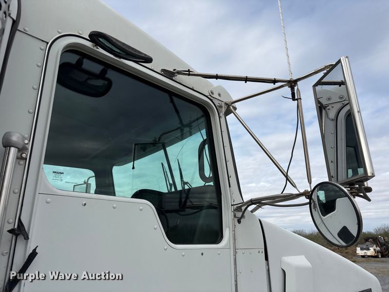 image for item EU7091 2012 Kenworth T800 semi truck