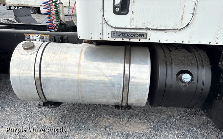 image for item EU7091 2012 Kenworth T800 semi truck