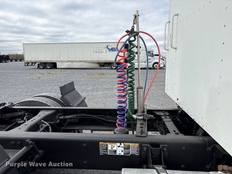 image for item EU7091 2012 Kenworth T800 semi truck