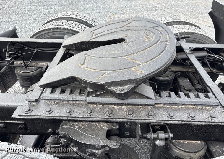 image for item EU7091 2012 Kenworth T800 semi truck