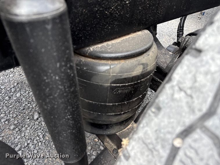 image for item EU7091 2012 Kenworth T800 semi truck