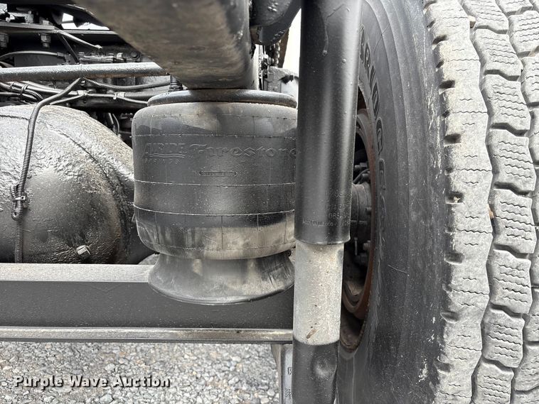 image for item EU7091 2012 Kenworth T800 semi truck