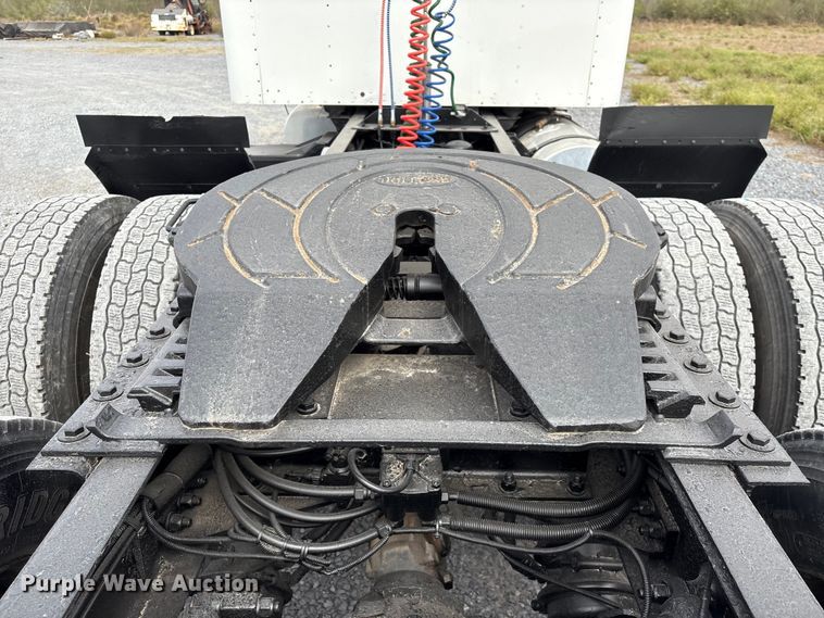 image for item EU7091 2012 Kenworth T800 semi truck