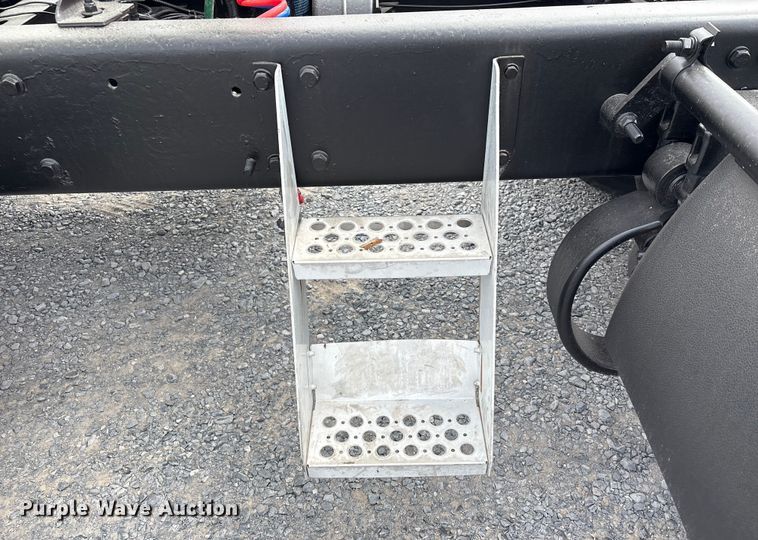 image for item EU7091 2012 Kenworth T800 semi truck