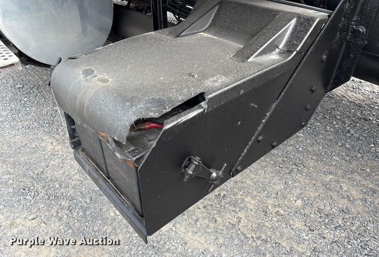 image for item EU7091 2012 Kenworth T800 semi truck